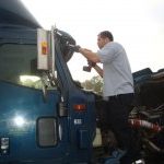 Even truck and 18-wheelers need auto glass replacement